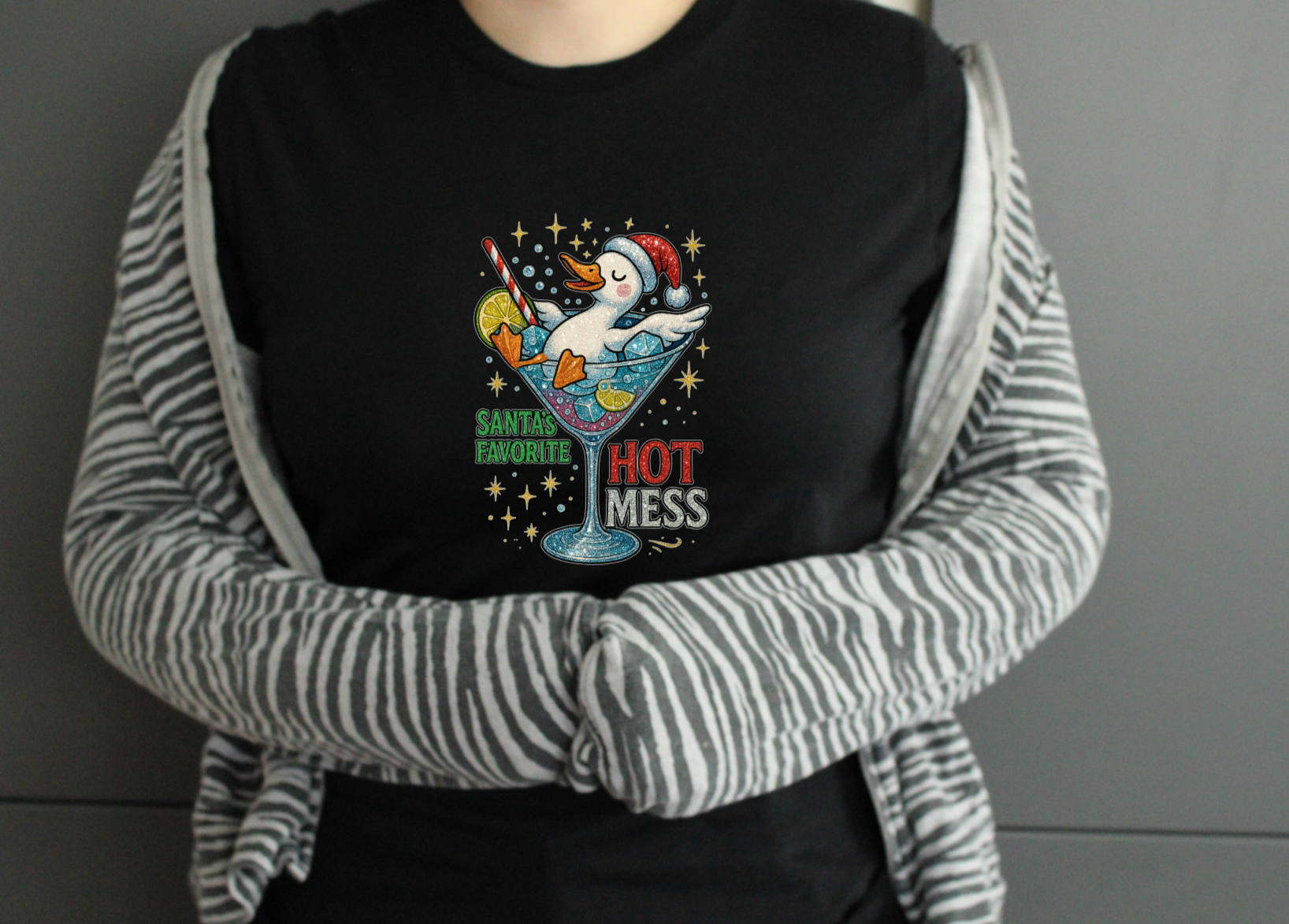Santas Hot Mess (Duck Cocktail Glass)Tshirt - Snazzy Dudds